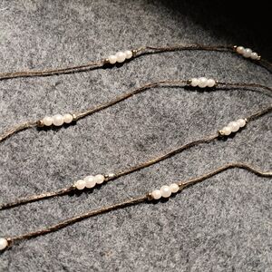 Gold petite chain triple pearl design 1980s vintage